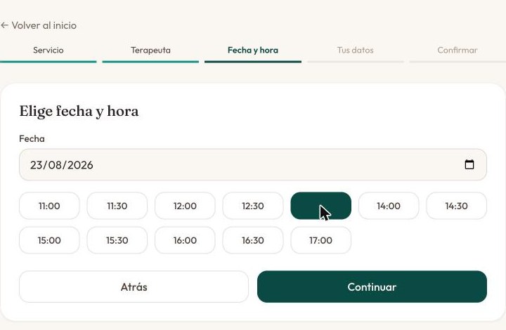 Web pública de reservas: el paso de elegir fecha y hora con los horarios disponibles.